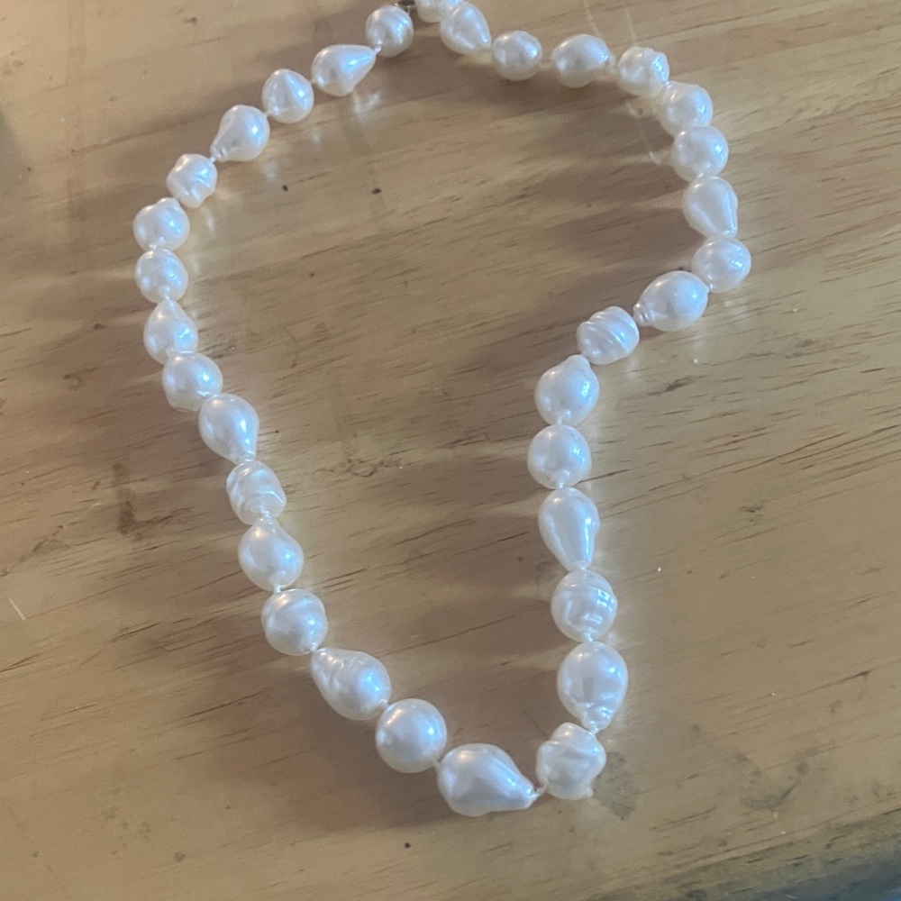 FINAL MARKDOWN Elegant White Pearl Necklace 16”